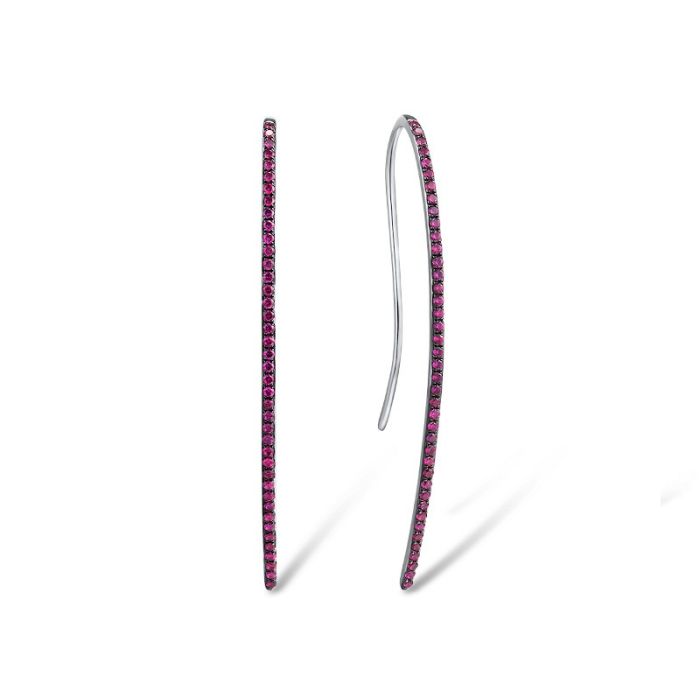 Lange Øredobber i forgylt sølv med rubiner – et sofistikert og lett sølv smykke for hverdagsbruk og spesielle anledninger.