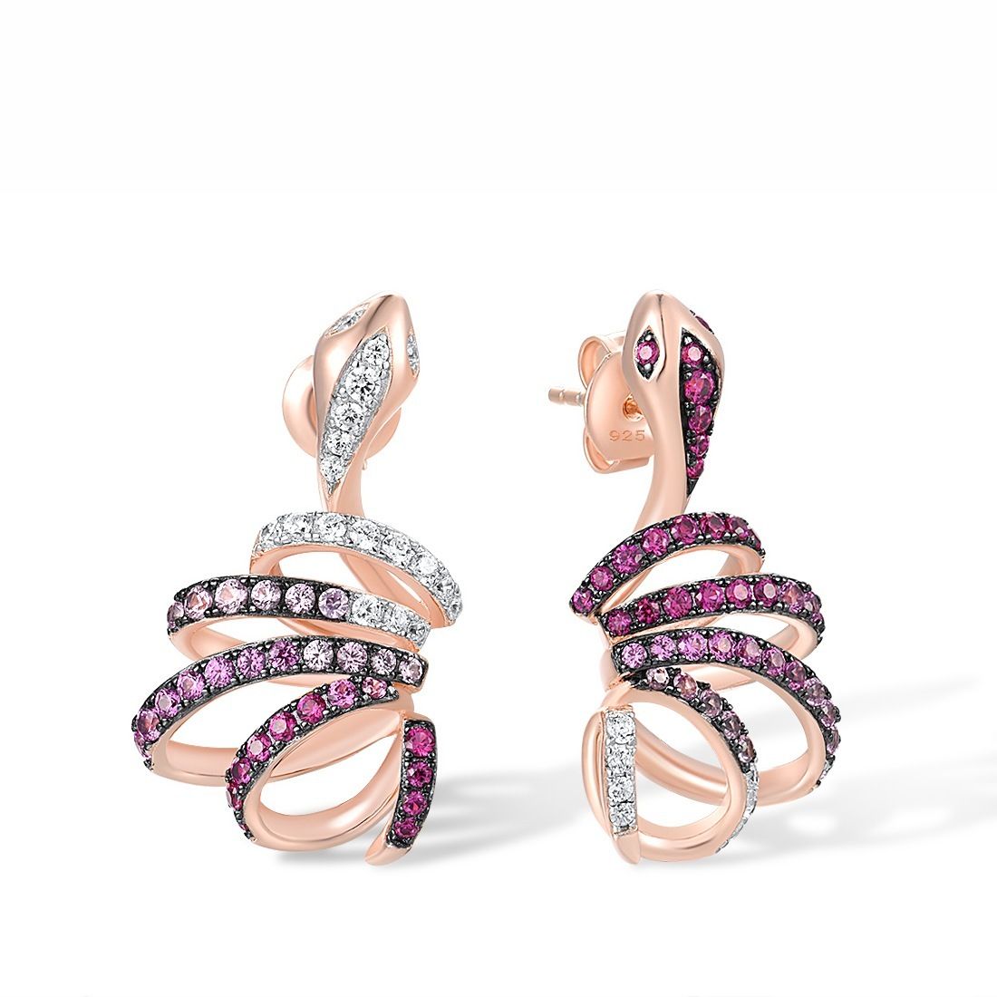 Kobrablikk Slange Øredobber i forgylt sterlingsølv (SV925) med skapte rubiner, rosa safirer og hvite cubic zirkonia – inspirert av slangens eleganse og naturens mystikk. Et sølv smykke med forgylling og edelstener.