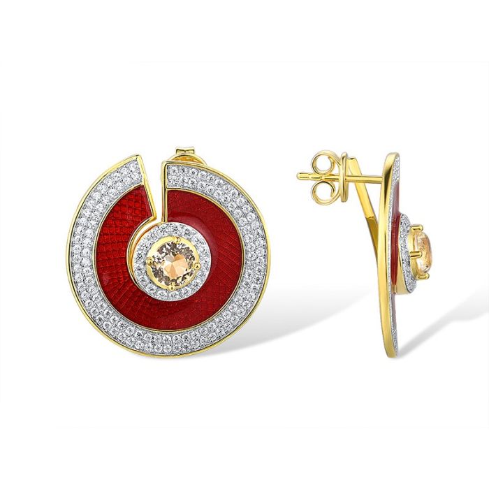 Sølv Øredobber i sol formen med ionisk gul forgylling, rød emalje og 254 glitrende cubic zirkonia – et symbol på solens varme og glød. Naturinspirerte sølv smykker i gullbelagt sterlingsølv med stener.